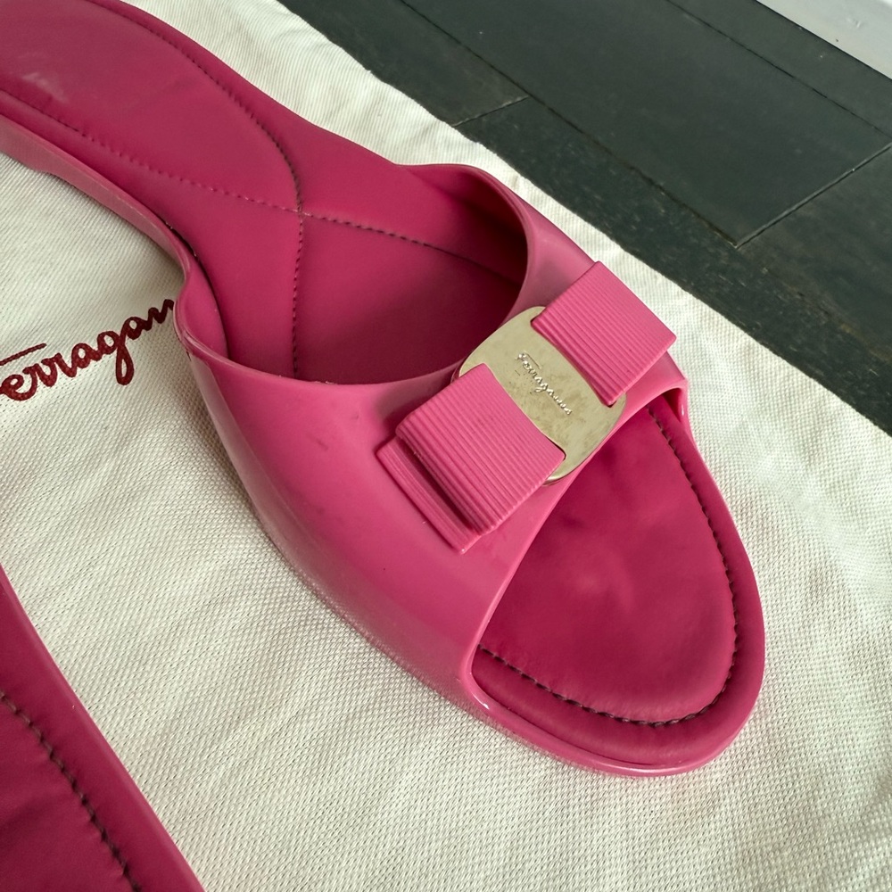 Salvatore Ferragamo Cirella Jelly Slide Sandals With Vara Bow - Picture 5 of 6